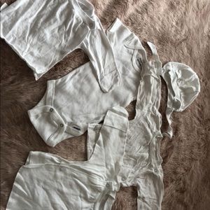 Nb clothes set of 3 not 4